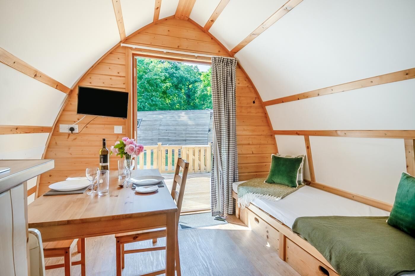 Free WiFi, bed sheets