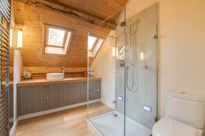 Secador de pelo y toallas