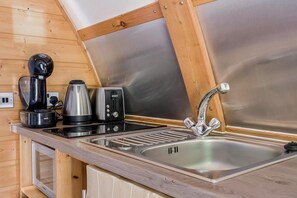 Microwave, oven, cookware/dishes/utensils