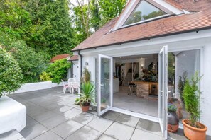 Terrace/patio - 2 Bed in Saundersfoot (oc-pw9195) (Saundersfoot)