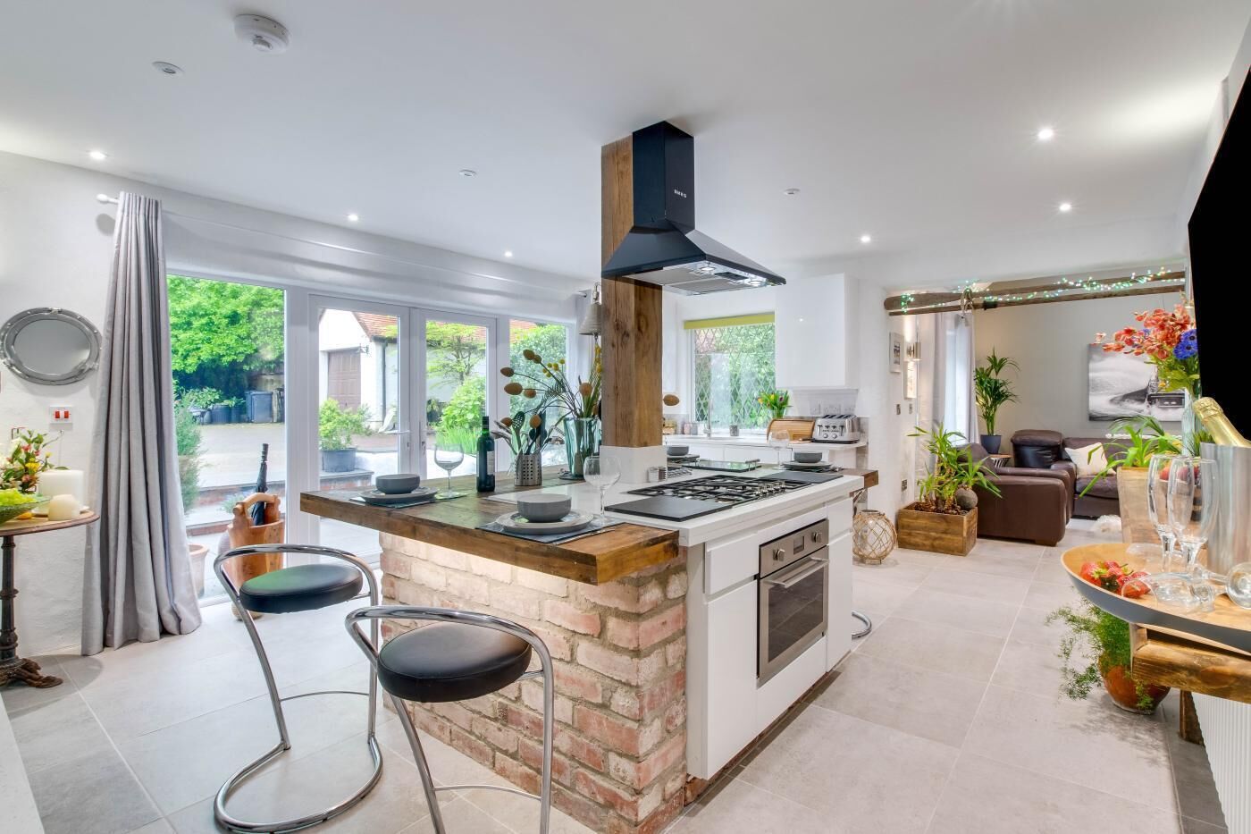 Microwave, oven, cookware/dishes/utensils