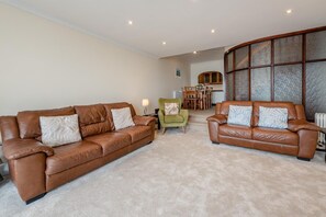 Unclassified image, 3 of 21, button - 4 Bed in Saundersfoot (oc-pw9197) (Saundersfoot)
