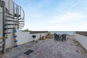 Outdoor dining - 4 Bed in Saundersfoot (oc-pw9197) (Saundersfoot)