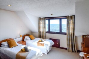 Iron/ironing board, free WiFi, bed sheets - 4 Bed in Saundersfoot (oc-pw9197) (Saundersfoot)