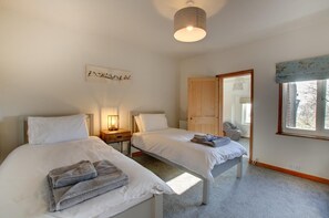 Iron/ironing board, travel cot, free WiFi, bed sheets - 2 Bed in Swanton Novers (oc-2120) (Swanton Novers)