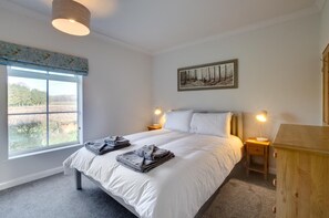 Iron/ironing board, travel cot, free WiFi, bed sheets - 2 Bed in Swanton Novers (oc-2120) (Swanton Novers)