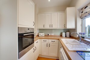 Microwave, oven, dishwasher, high chair - 2 Bed in Swanton Novers (oc-2120) (Swanton Novers)