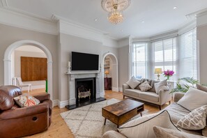 TV, fireplace - 4 Bed in Swanage (oc-t32439) (Swanage)