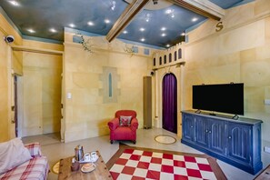 TV - 2 Bed in Nayland (oc-b32342) (Nayland)