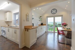 Microwave, oven, dishwasher, high chair - 4 Bed in Trevone (oc-p00863) (Trevone)