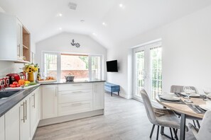 Dining - 2 Bed in Rugby (oc-w32580) (Rugby)