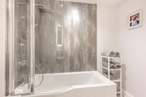 Towels - 2 Bed in Rugby (oc-w32580) (Rugby)