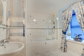 Hair dryer, towels - 3 Bed in Hawes (oc-ds1009) (Hawes)