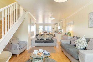 TV - 2 Bed in St. Issey (oc-a32428) (Saint Issey)