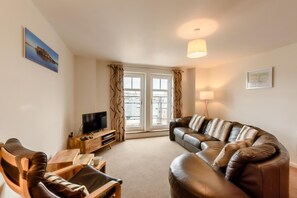 TV - 3 Bed in Whitby (oc-w1003) (Whitby)