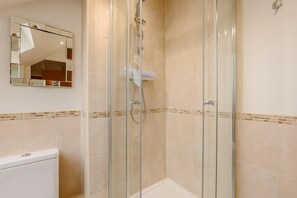 Hair dryer, towels - 3 Bed in Whitby (oc-w1003) (Whitby)