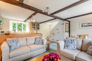 TV - 2 Bed in Lyme Regis (oc-c32116) (Lyme Regis)