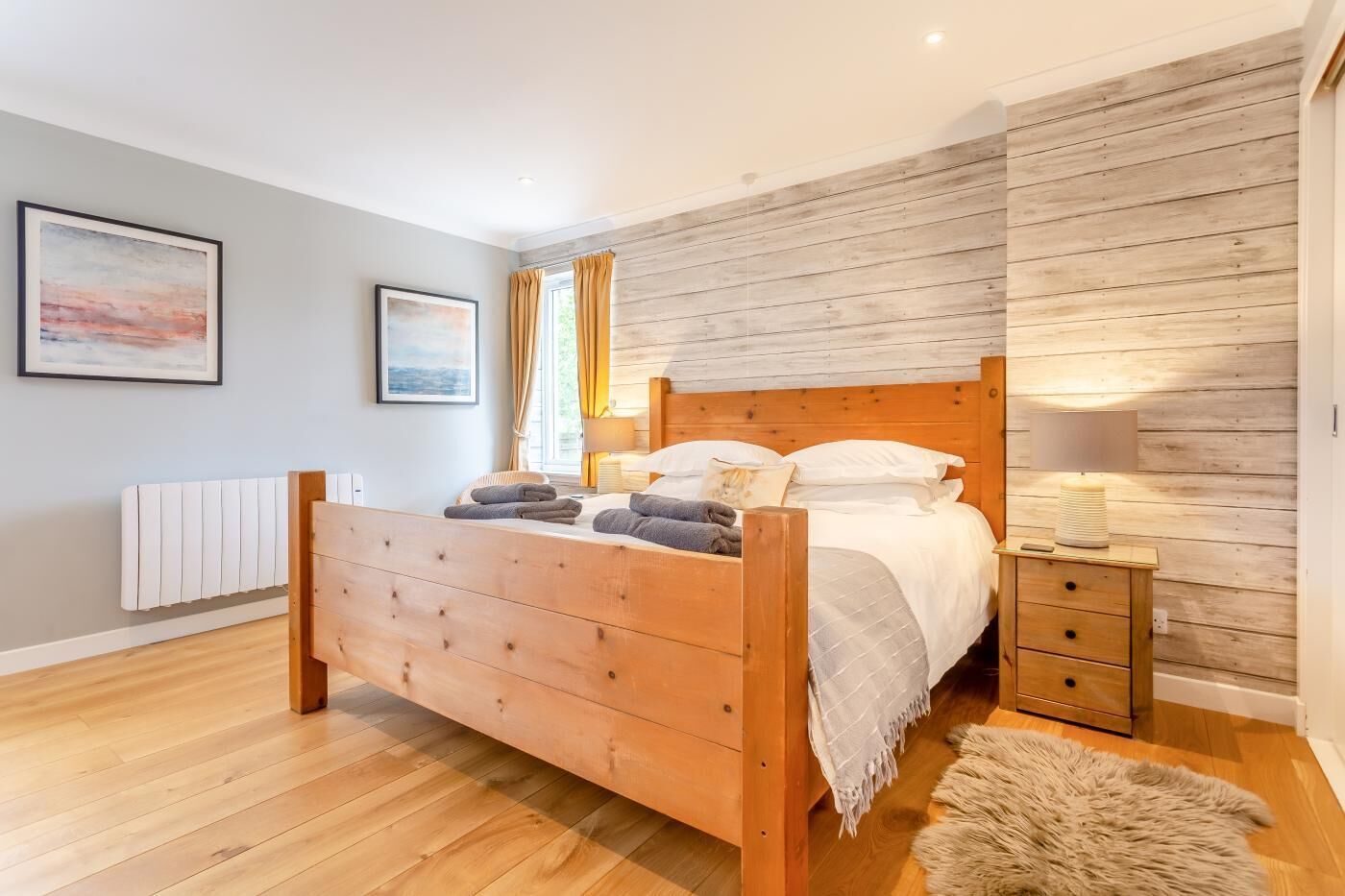 Travel cot, free WiFi, bed sheets