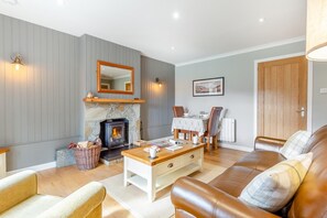 TV, fireplace - 1 Bed in Newtonmore (oc-a32412) (Newtonmore)