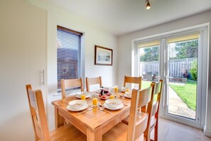 Dining - 3 Bed in Whitby (oc-w943) (Whitby)