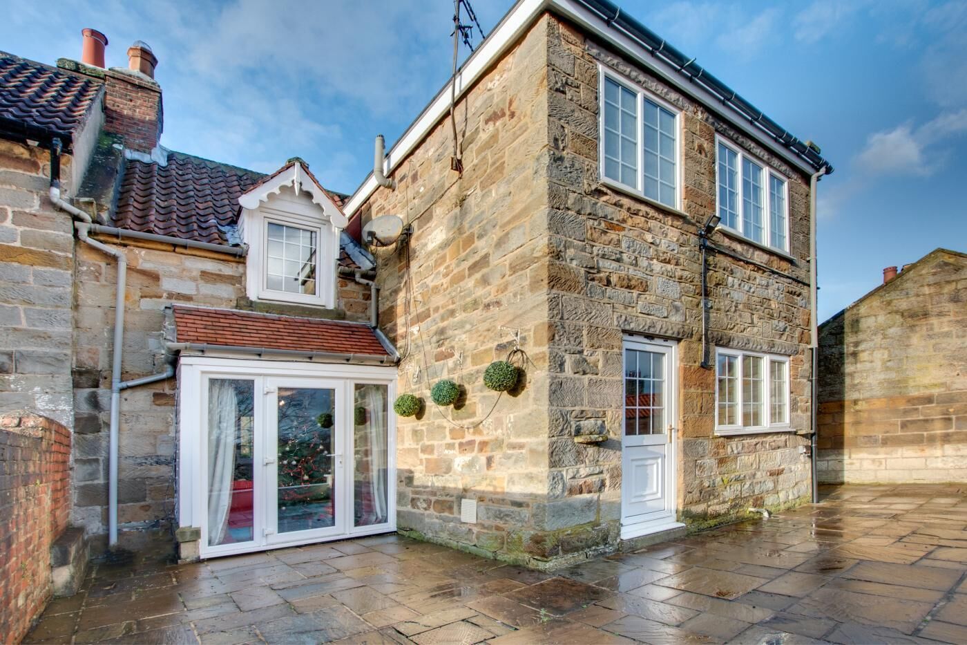 المنشأة من الخارج