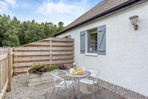 Outdoor dining - 1 Bed in Newtonmore (oc-c32414) (Newtonmore)