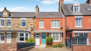 A row of terraced houses with a central front door, satellite dishes, and a paved driveway. - 5 Bed in Runswick Bay (oc-wa817) (Runswick Bay)