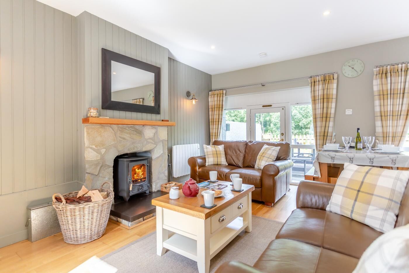 Télévision, cheminée