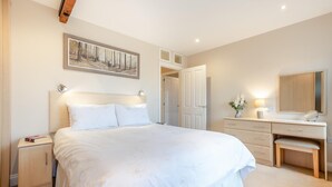 2 slaapkamers, een strijkplank/strijkijzer, reisbedje, gratis wifi