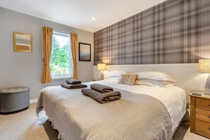 Travel cot, free WiFi, bed sheets - 3 Bed in Newtonmore (oc-h32416) (Newtonmore)