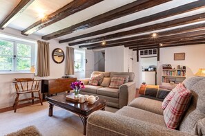 TV, fireplace - 2 Bed in North Creake (oc-2127) (North Creake)