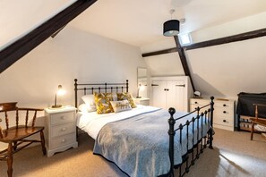 Iron/ironing board, travel cot, free WiFi, bed sheets - 2 Bed in North Creake (oc-2127) (North Creake)