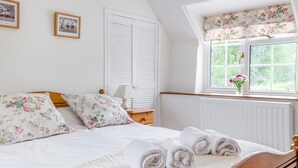 Unclassified image, 2 of 27, button - 2 Bed in Yatton (oc-s32603) (Leinthall Earls)