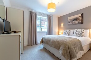 Iron/ironing board, free WiFi - 2 Bed in Whitby (oc-w814) (Whitby)