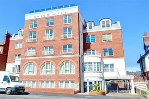 Exterior - 2 Bed in Whitby (oc-w814) (Whitby)