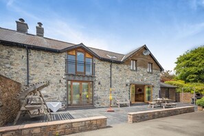 Outdoor dining - 4 Bed in Talybont (oc-y32384) (Tal-y-bont)
