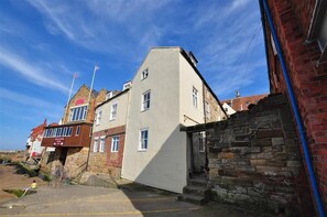 Exterior - 1 Bed in Whitby (oc-w204) (Whitby)