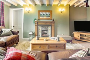 TV - 3 Bed in Llanbedr-y-Cennin (oc-t32617) (Llanbedr-y-cennin)