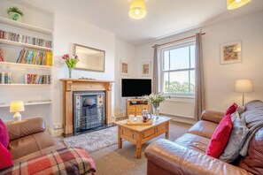 TV - 3 Bed in Whitby (oc-r565) (Robin Hood's Bay)