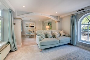 TV, fireplace - 1 Bed in Whitby (oc-wa031) (Grosmont)