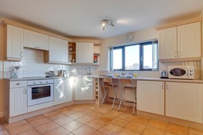 Microwave, oven, dishwasher, high chair - 1 Bed in Chesterfield (oc-dcelm) (England)