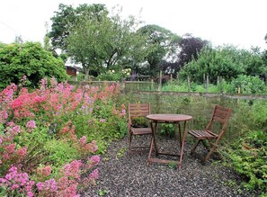 Outdoor dining - 1 Bed in Chesterfield (oc-dcelm) (England)