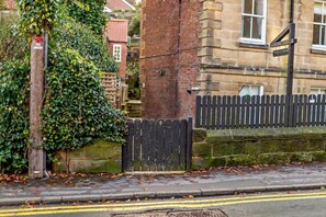 Property grounds - 2 Bed in Whitby (oc-w074) (Whitby)