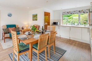 Dining - 3 Bed in Dronfield (oc-dcelle) (Hundall)