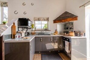 Microwave, oven, high chair, cookware/dishes/utensils - 2 Bed in Trawden (oc-h32330) (Trawden)