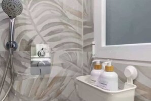 Hair dryer, towels - AR Movistar Arena/Wizink centrally located and modern floor (Madrid)