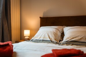 Bed sheets - Guesthouse “Murmures De La Risle” in Pont-Audemer, Normandy (Pont-Audemer)