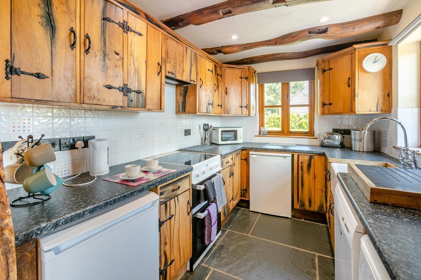 Forn i utensilis de cuina, vaixella i coberteria 