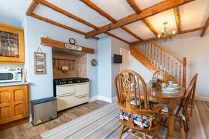 Interior - 2 Bed in Whitby (oc-w050) (Whitby)