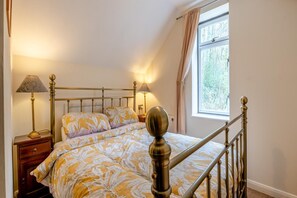 Iron/ironing board, free WiFi, bed sheets - 2 Bed in Whitby (oc-w301) (Whitby)